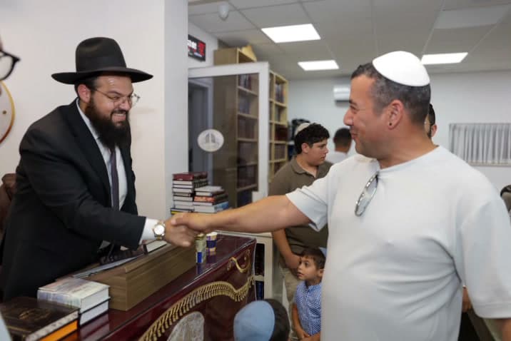 רגע מבית המדרש בשערי החיים