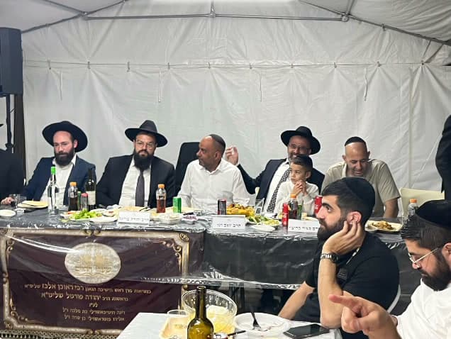 רגע מבית המדרש בשערי החיים