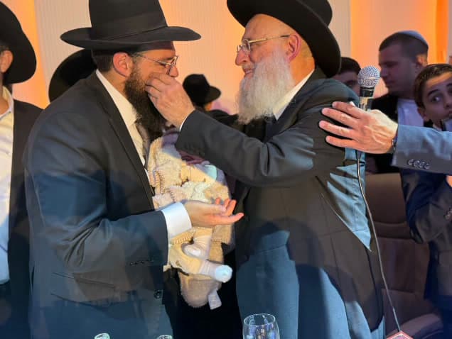 רגע מבית המדרש בשערי החיים