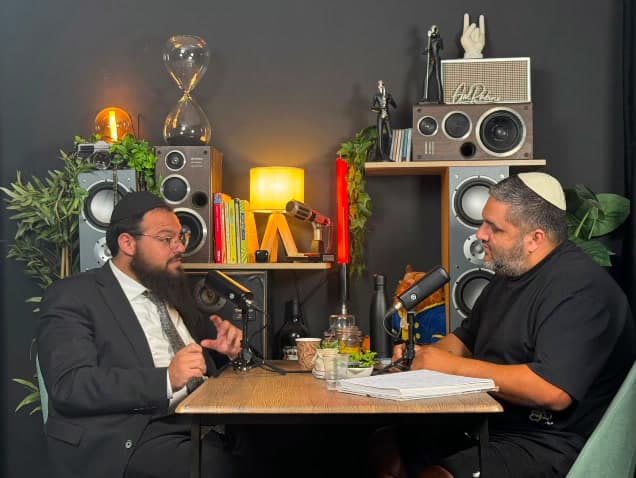 רגע מבית המדרש בשערי החיים